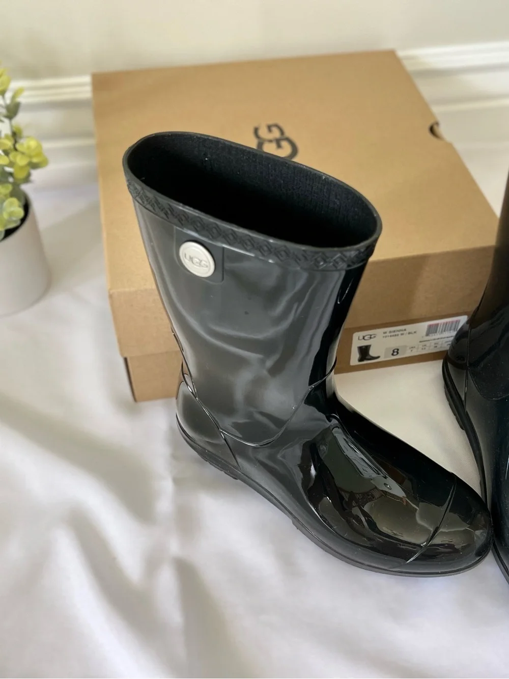 UGG Sienna Black Gloss Rain Boots Women’s Size 8